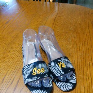 Who What Wear Black and Yellow Leaf Print slide in Sandals